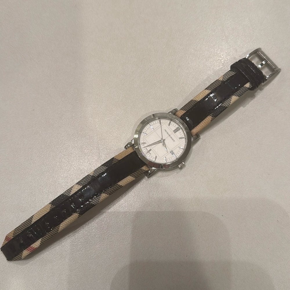 Burberry Ladies Classic Nova Check Leather Strap Heritage Swiss Watch BU1388